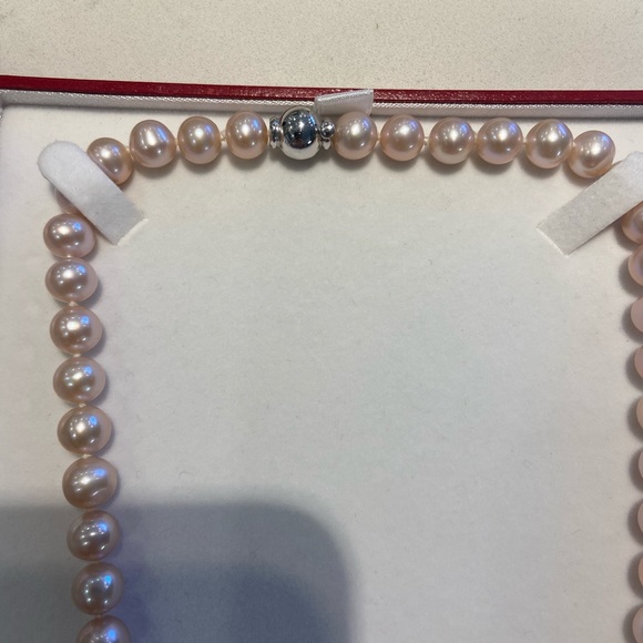 Stunning pink pearl necklace with 18k gold clasp - Picture 2 of 4